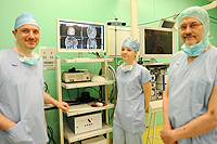 Konzultace před operací - zleva: Radim Jančálek, Eva Brichtová (FNUSA) a konzultant Bertil Rydenhag